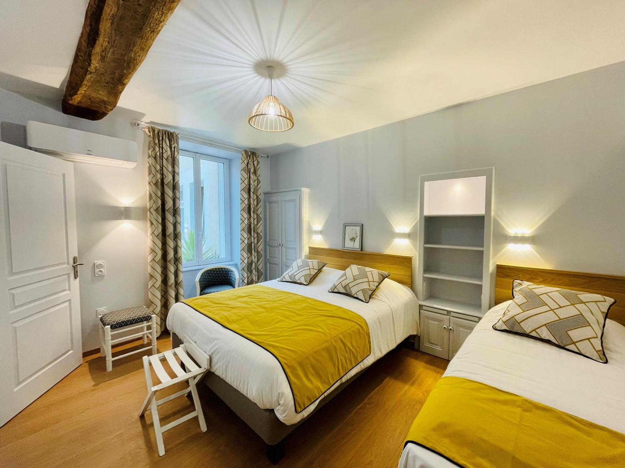 Logis Auberge Du Centre Chitenay Exterior photo