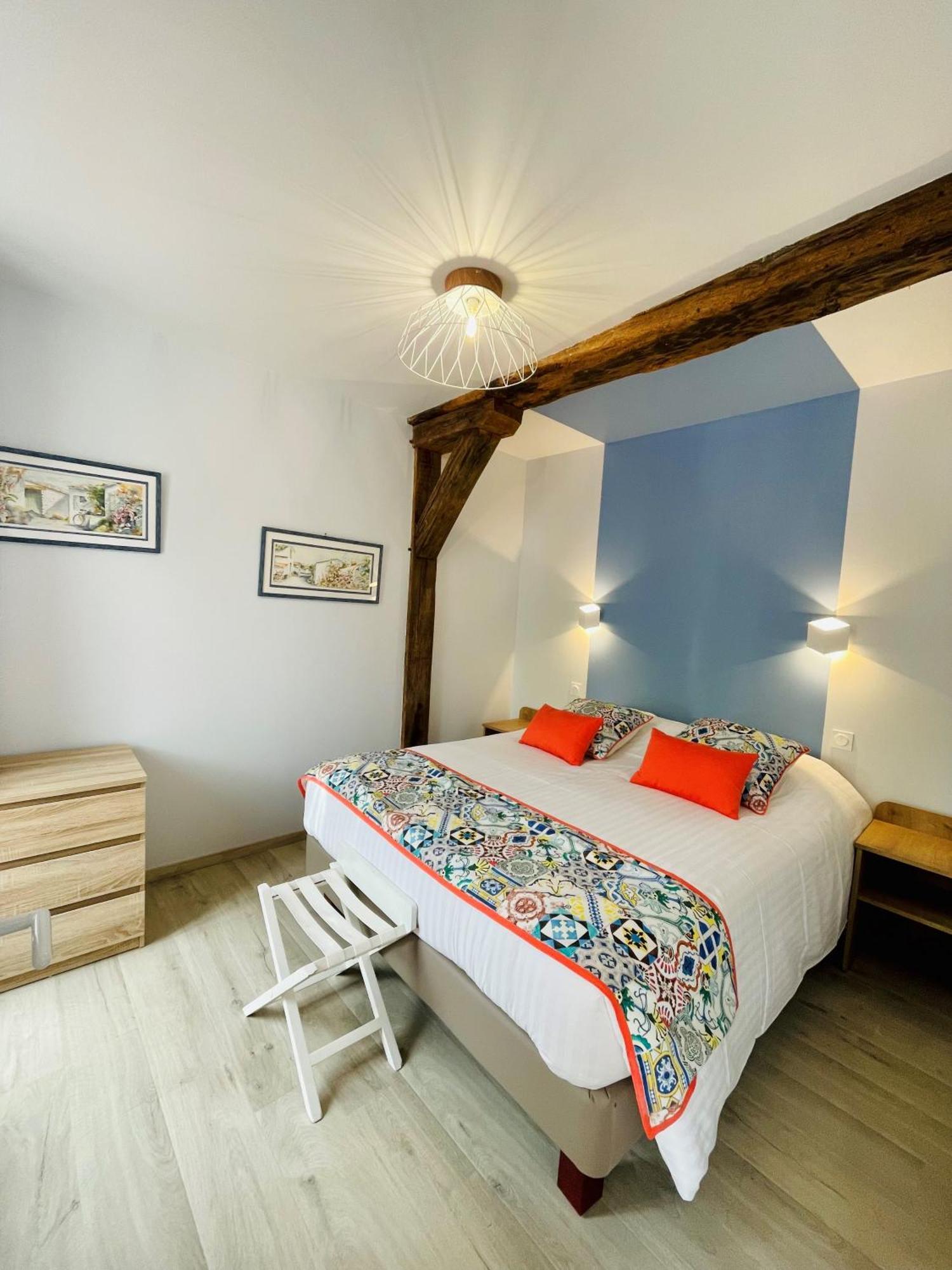 Logis Auberge Du Centre Chitenay Exterior photo